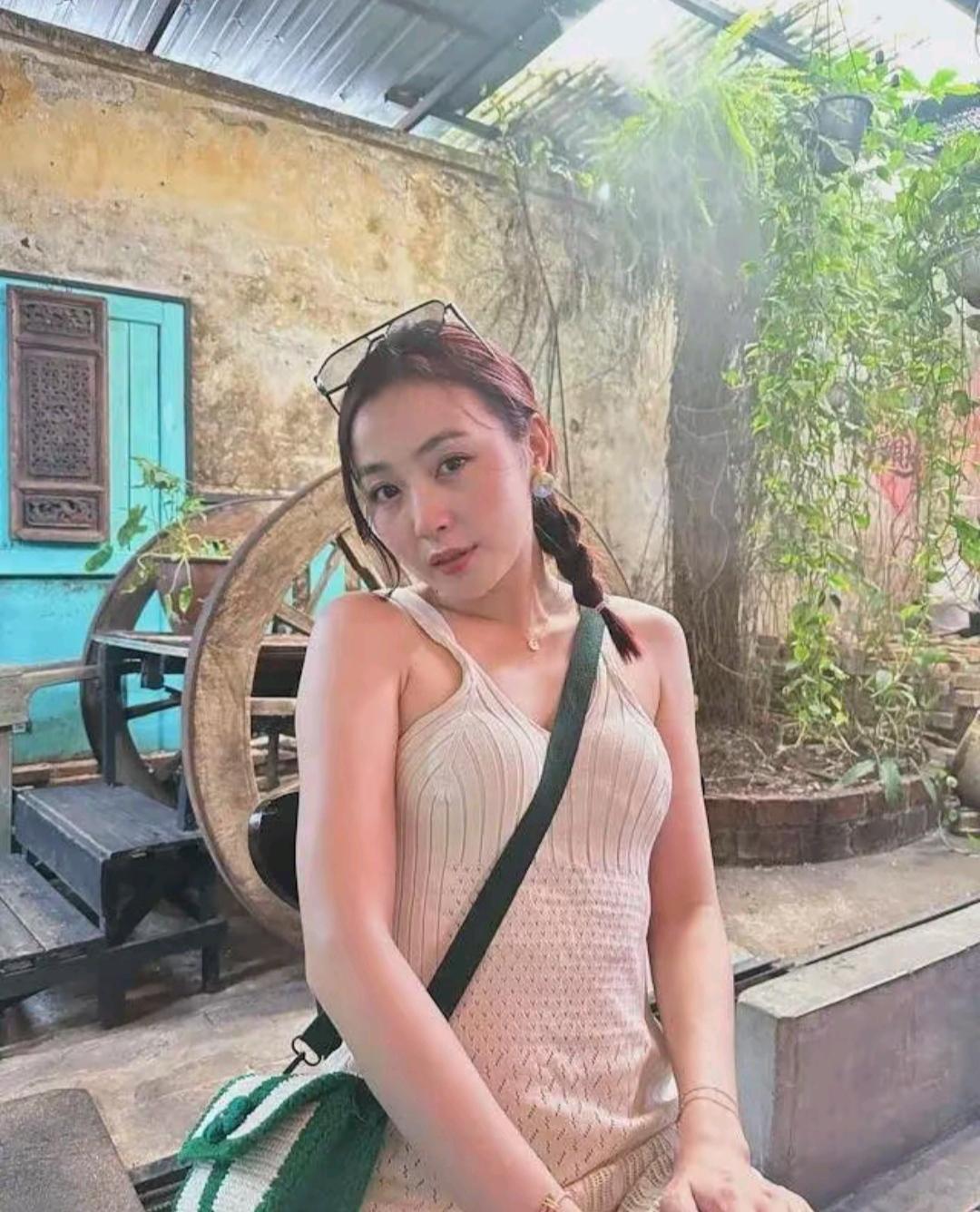 李蕴被骚扰，
直接怼回去，
这姐太刚了。

34岁的前女团成员李蕴，
最近在街上