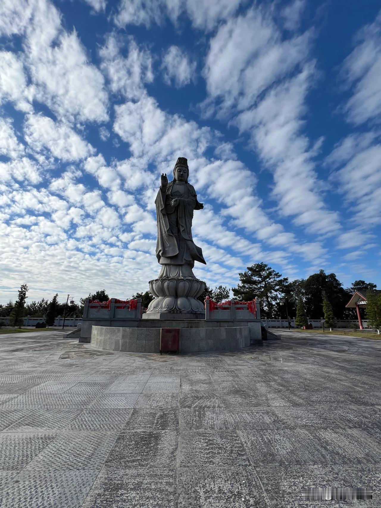 三百山·滴水观音

滴水观音，三百山人造景之一，2007年香港回归时江西、广东和