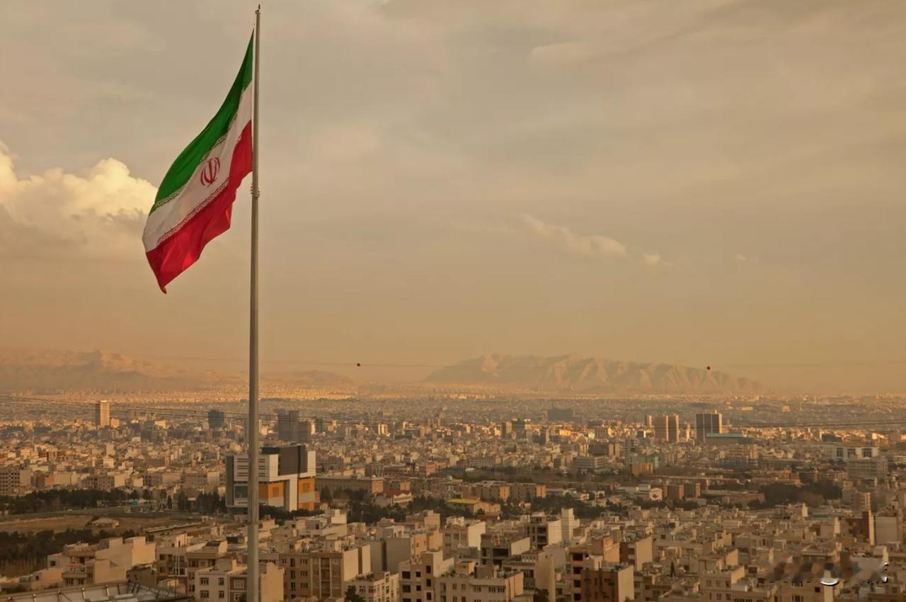 美国媒体终于承认了，如今的特朗普是进退两难！想结束战争还没达成目标，想继续打下去