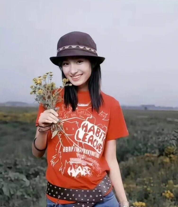 高中时期的杨幂，已经是瑞丽平面模特了 