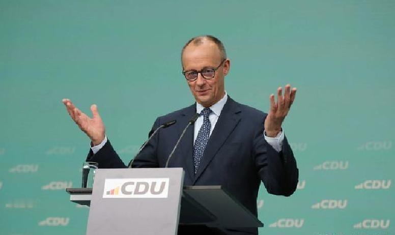 四常集体表态后，德国总理突然出手，给了高市早苗重重一击
日本还要赌？高市早苗当“