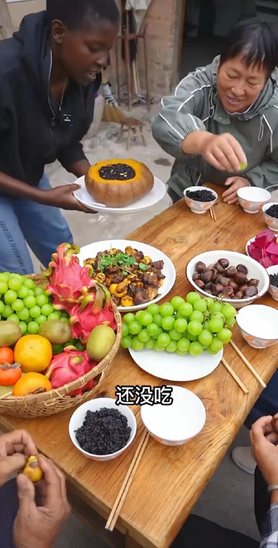 露丝自从嫁给吴建云后，她不仅是家里的主心骨还能把吴建云的兄弟们带动起来，做到了她