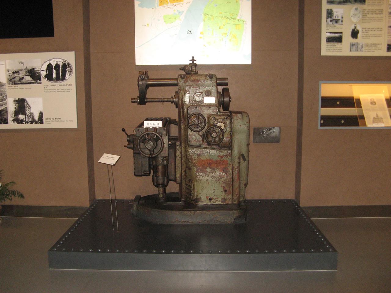 代表性精品，涵盖新石器时代至民国时期的陶瓷珍品。‌但它的文史，将原来三楼的《武汉