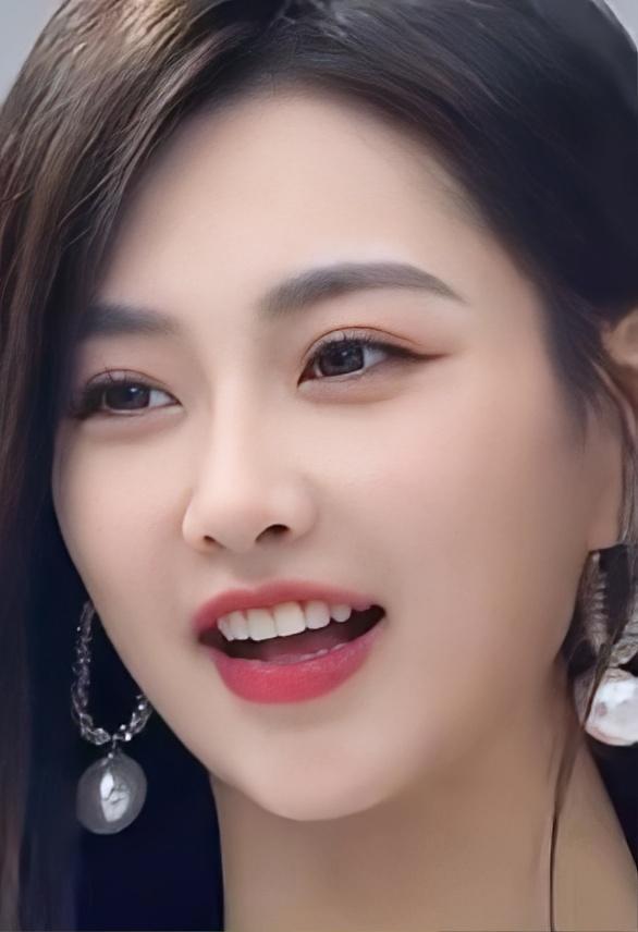 一代车模，少妇天花板。她是谁？