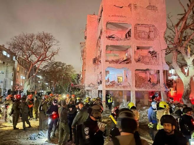 伊朗终于等到机会了！

二十多天的打击还是让革命卫队等到了一个史无前例的突破点，