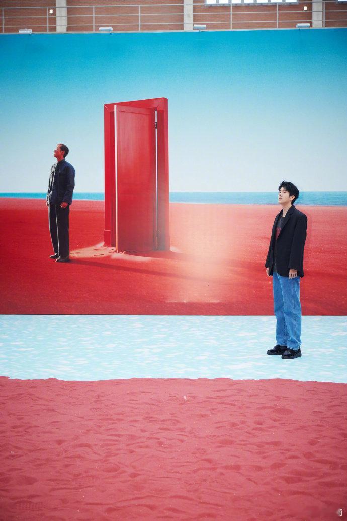 #刘昊然和自己合照##刘昊然梦境大片# 刘昊然和自己合照莫名的有那种跨时空的感觉