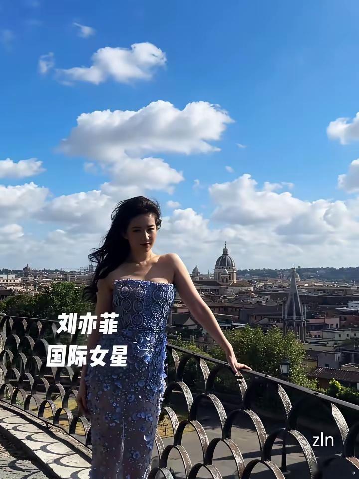 什么叫做9个女明星撑起娱乐圈的一片天？·赵露思，四奢女帝。·杨幂，收视女王。·迪