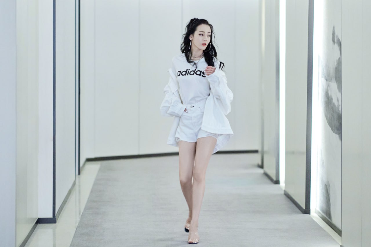 迪丽热巴见面会主持人迪丽热巴