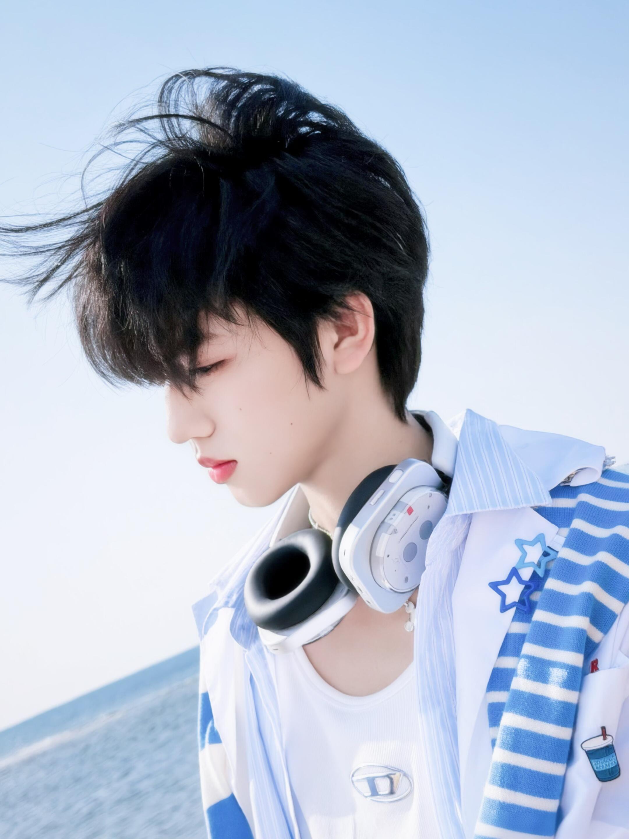 张桂源 风遇少年，光落眉眼，张桂源氛围感与实力双在线，一眼心动💥张桂源顾晨阳