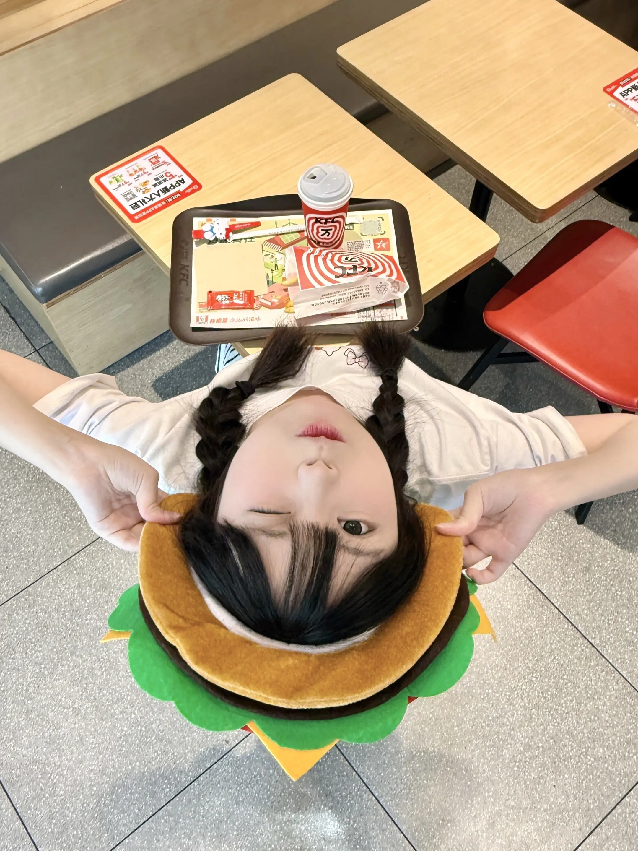 🍔角度越奇怪 拍照越可爱.ᐟ.ᐟ