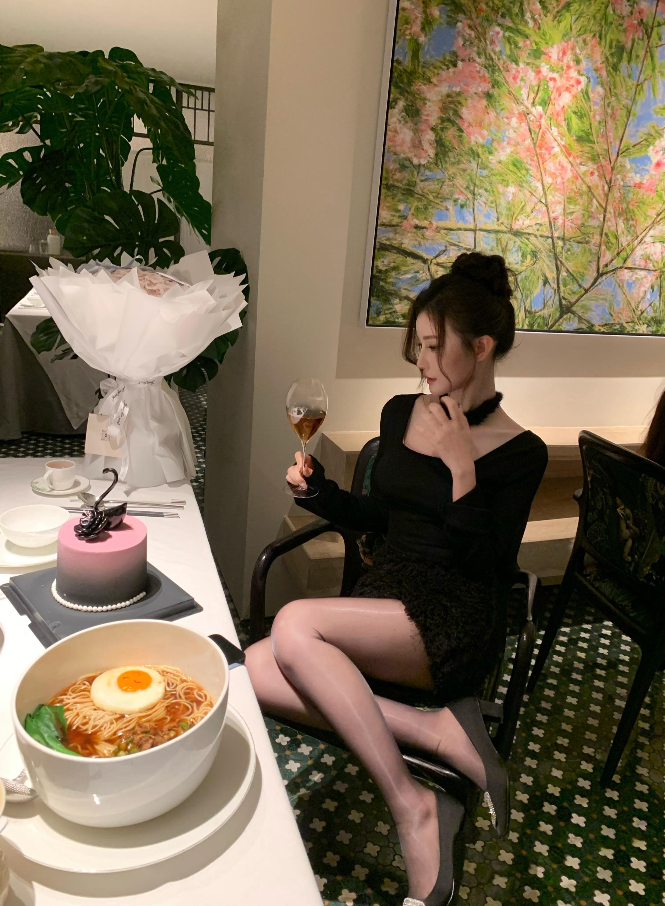 花样年华🎂 祝自己生日快乐 柔软 坚强 不悲伤 继续幸福🥂