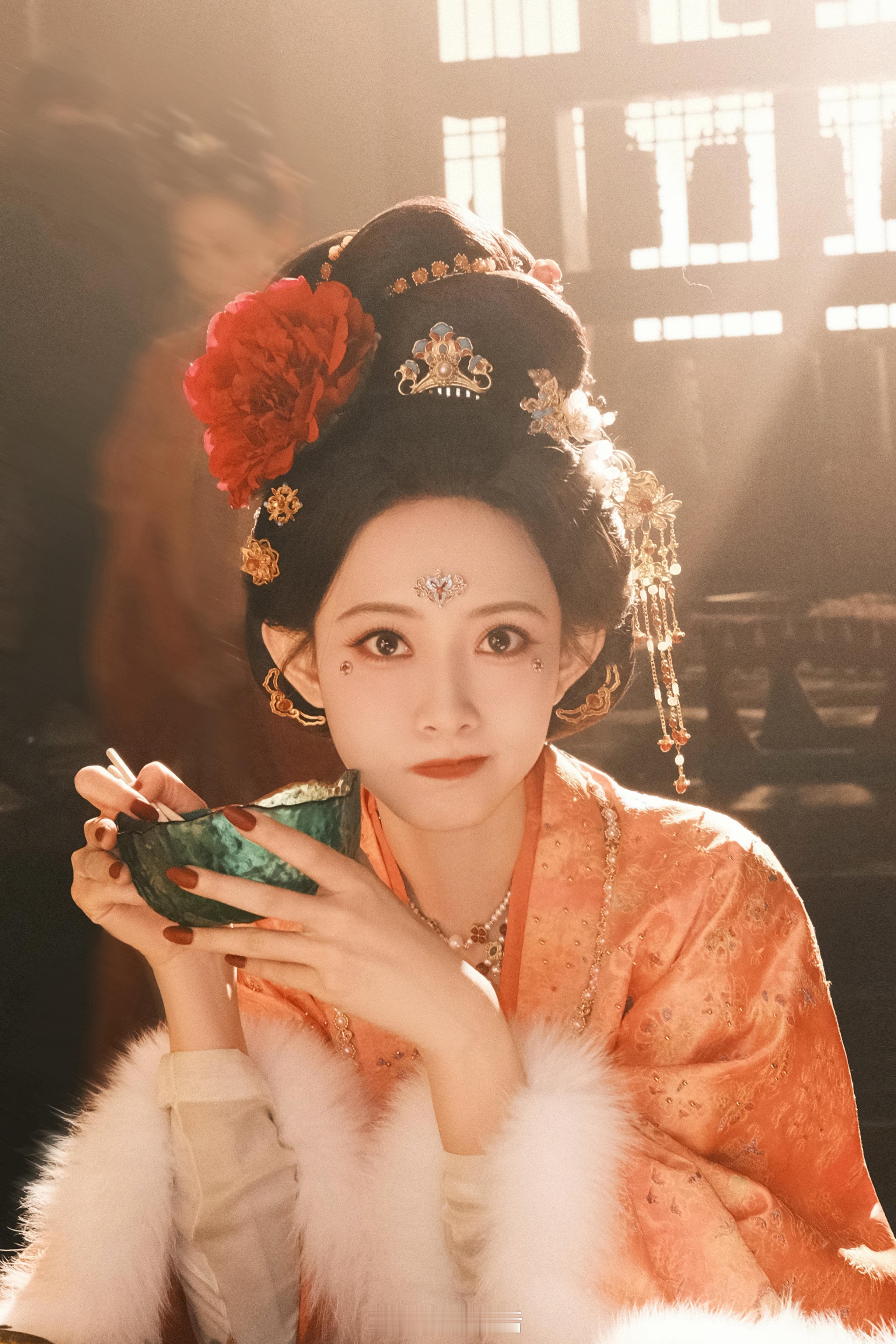 美丽动人、敬业拍戏的孟子义，期待尚公主。