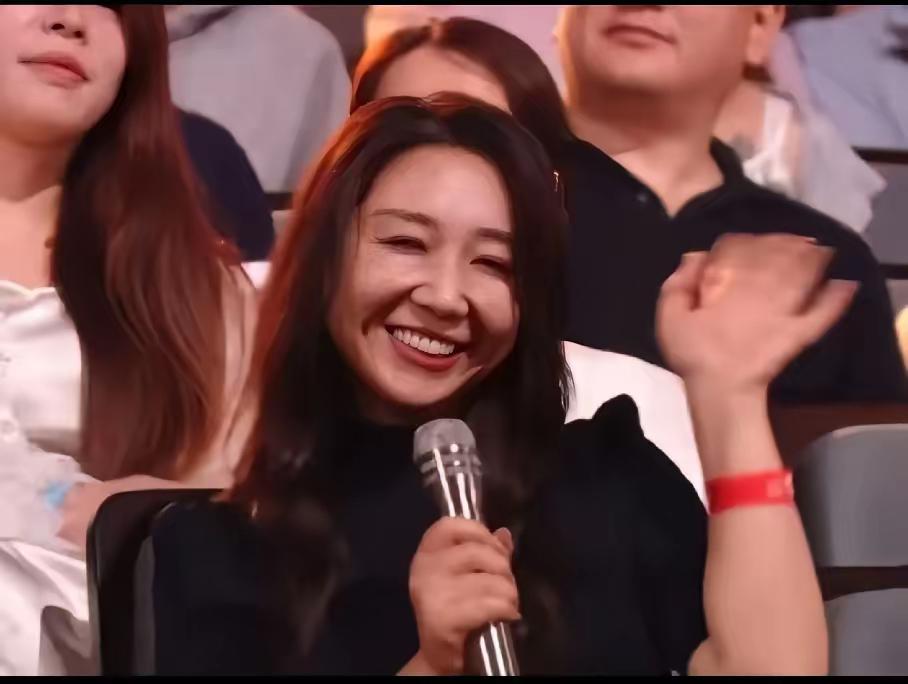 傅首尔明明长得挺好看，但不知道为啥，很多人不喜欢她呢？如果说她以前胖的时候，脸圆