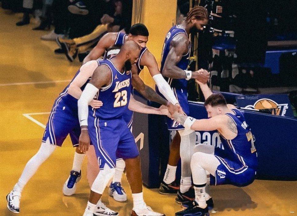 今日对阵鹈鹕老詹、斯玛特不打，其余均可出战湖人国度洛杉矶湖人