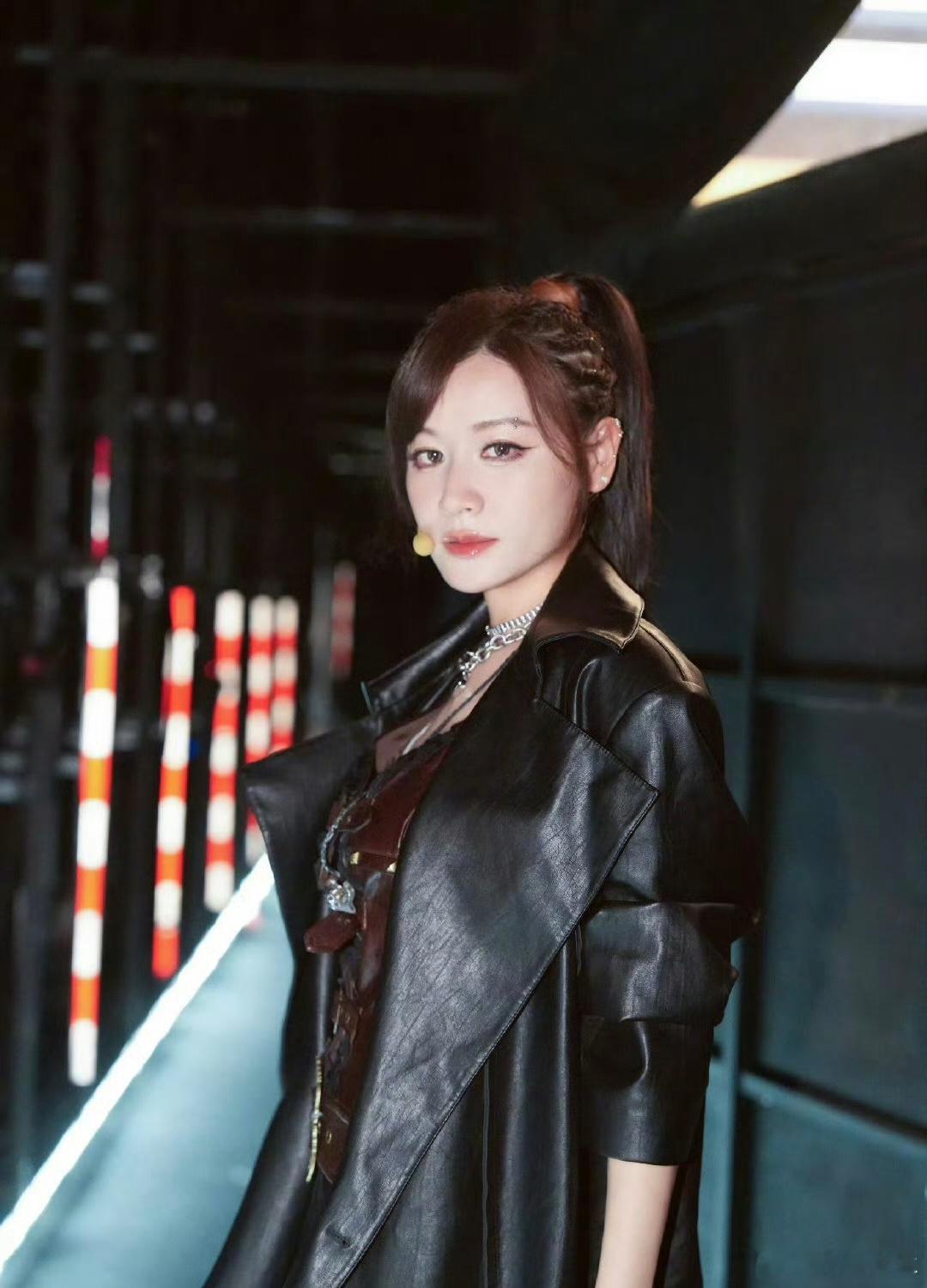 四公分组这次曲风跨度好大，抒情慢歌、劲爽舞曲、动感潮流曲目全都有，姐姐们还重新组