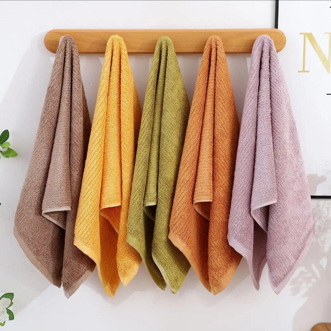 ？在我们豫北农村，毛巾叫“羊肚手巾”。为啥这么叫呢？你瞧那刚下过雨的黄土地，再看