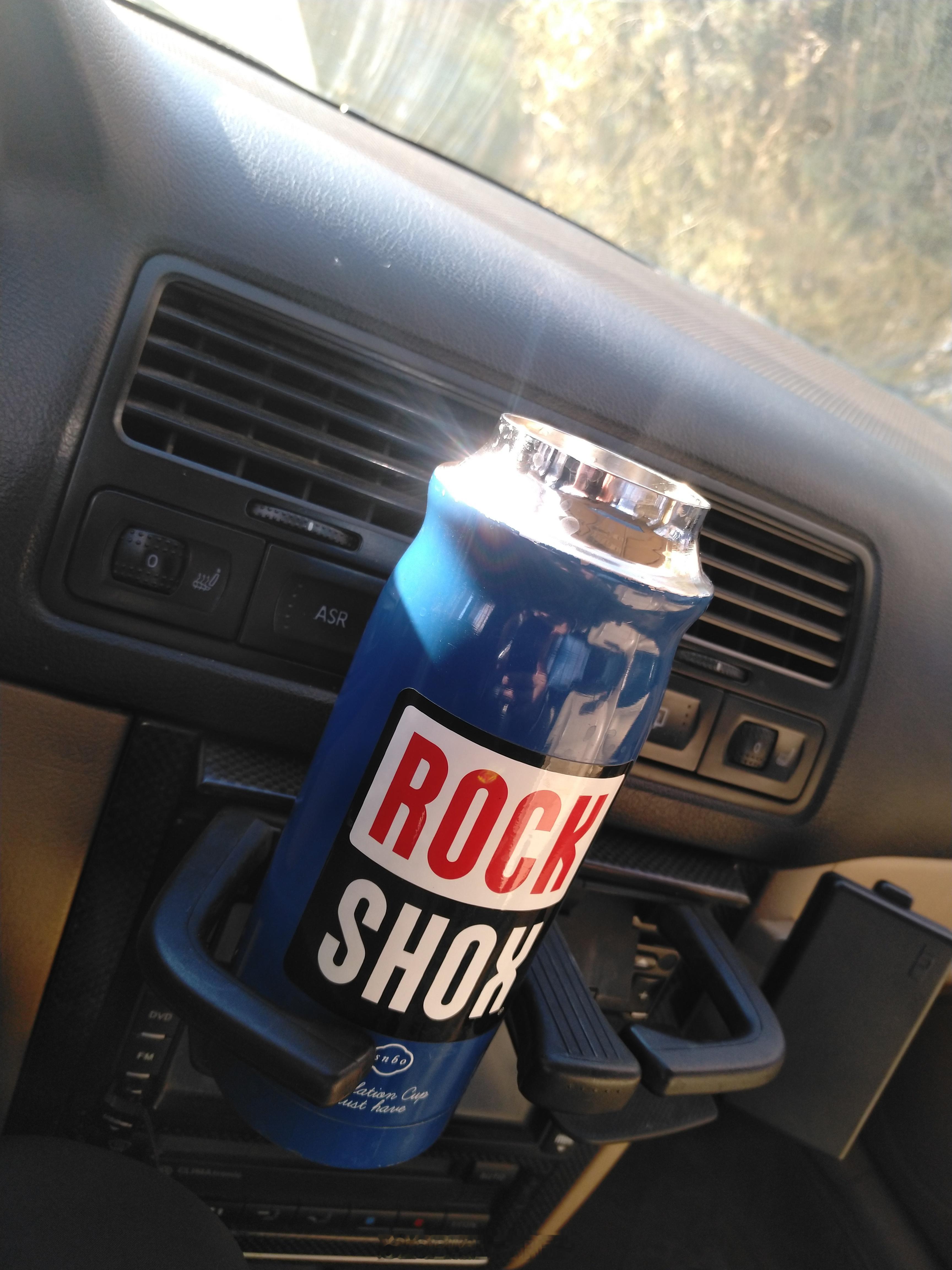 说实话，25年过得还凑合，希望26继续如此凑合话说这杯子有年头没拿出来用了。 