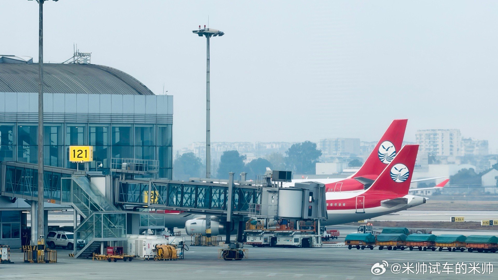 又飞了，今天去一个暖和的地方！真的搞不懂成都为什么就能有这么多gay，大清早机场