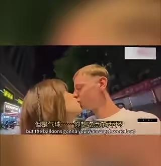 西安麻辣烫女事件，无非就两种可能。一是男女无剧本，二是剧本拍摄。
如果是一，那这