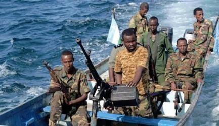 2008年，一群索马里海盗看走眼，他们居然劫持了一艘载有33辆“T-72”坦克的