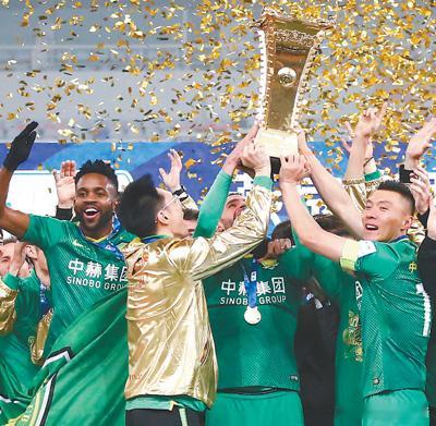 祝贺！北京国安队夺得足协杯冠军时隔7年再捧杯🏆国安夺得2025赛季足协杯冠军，