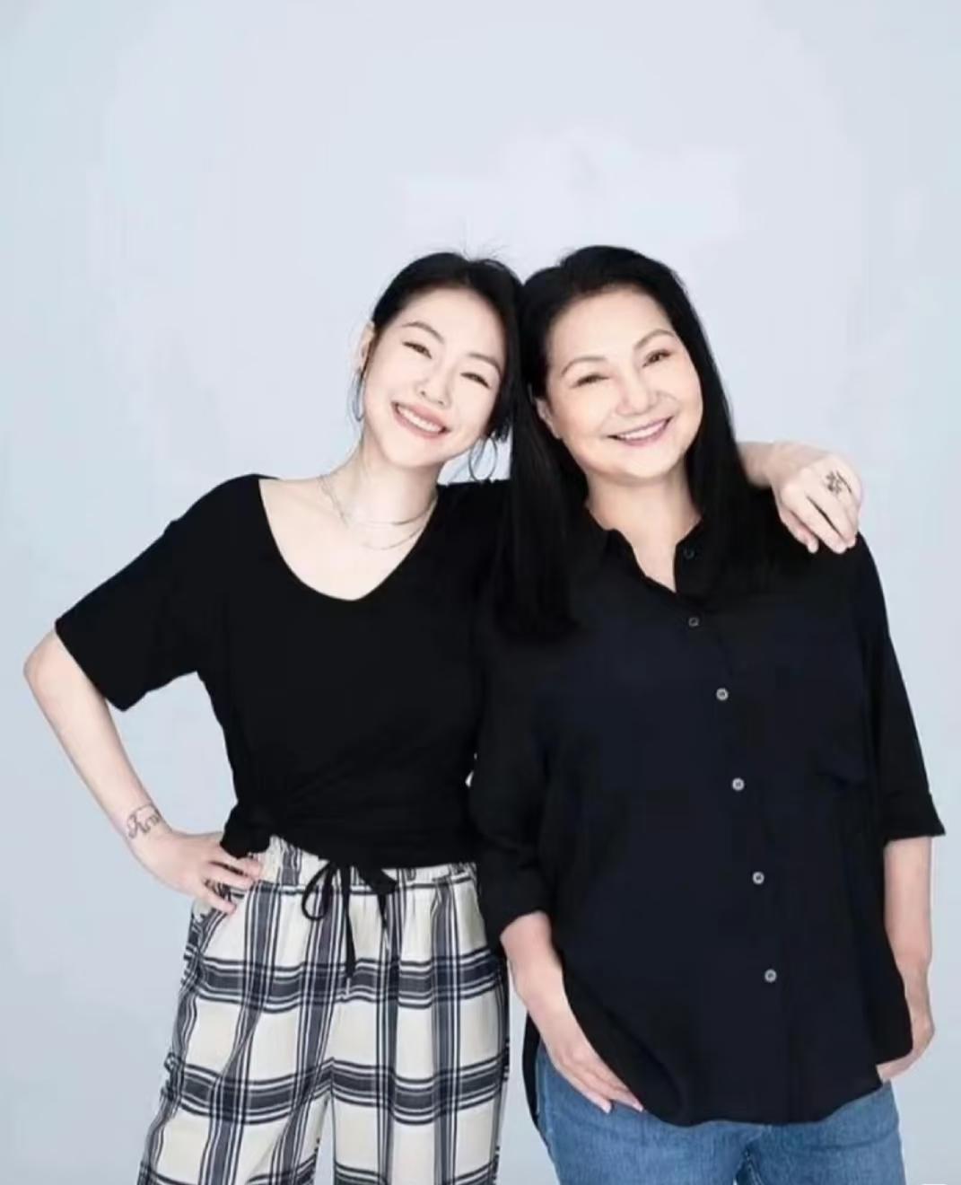 一个说很爱她的姐，一年多，没有去看过孩子，没有带孩子出去吃过一顿饭，包括那个外婆