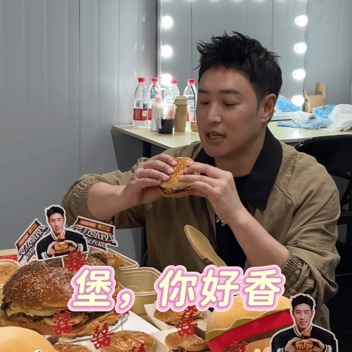潘玮柏靠吃播接到活了 一边是美食，一边是综艺，潘玮柏把两者完美结合，期待《炙热游