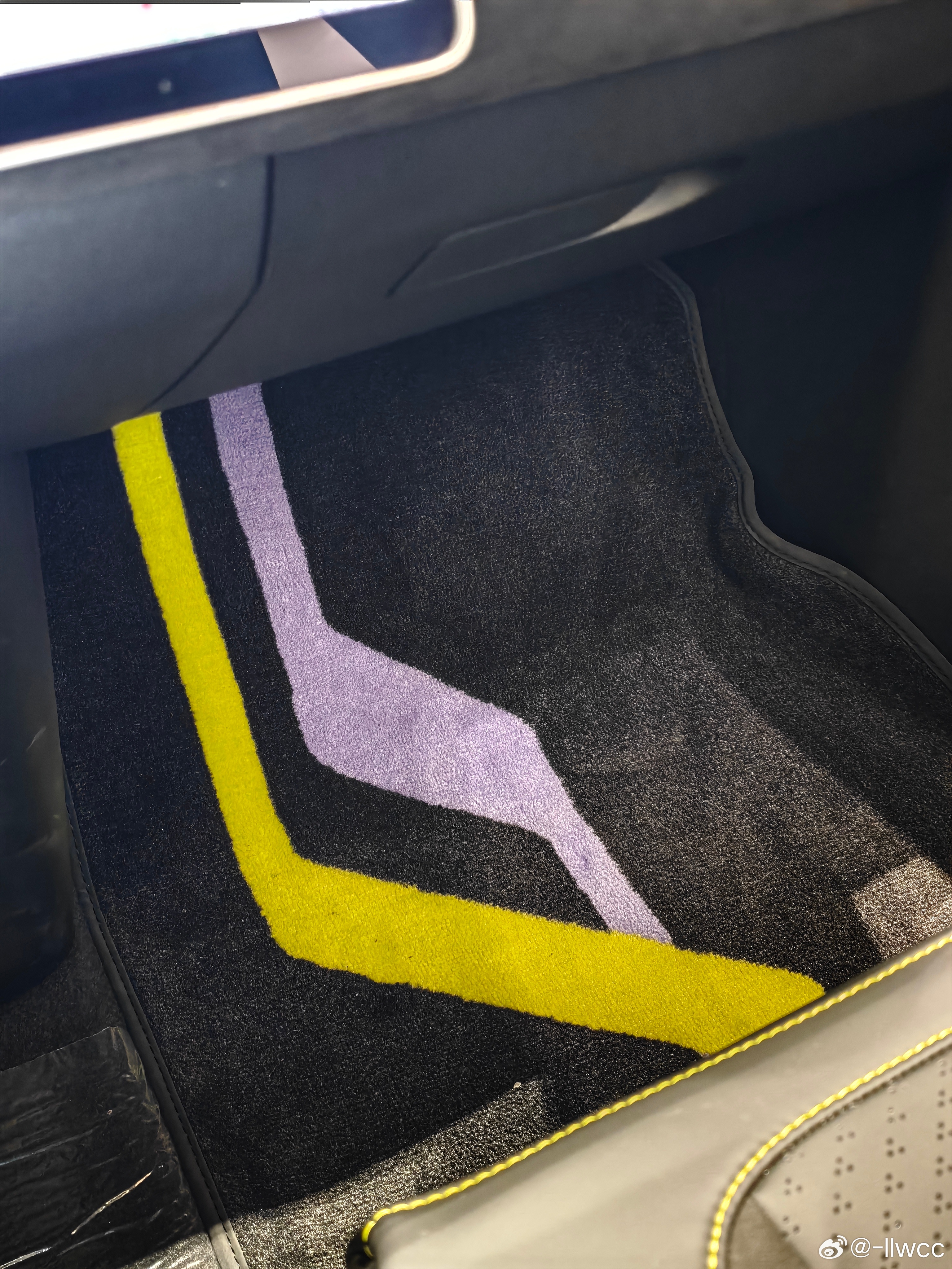 前些天看了萤火虫最新的千禧漫波特别版，不得不说，萤火虫做限定特别版的思路非常正确