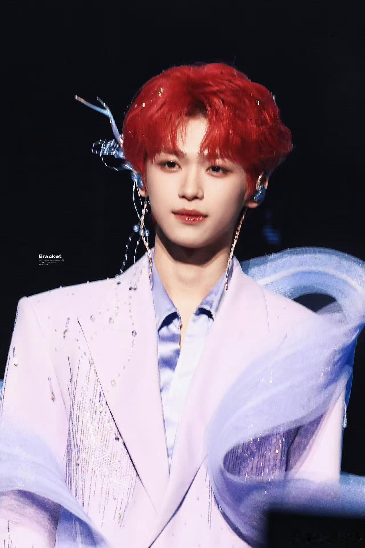 梓渝演唱会一些图，太权威了，他笑起来好甜诶梓渝工作室 何意味