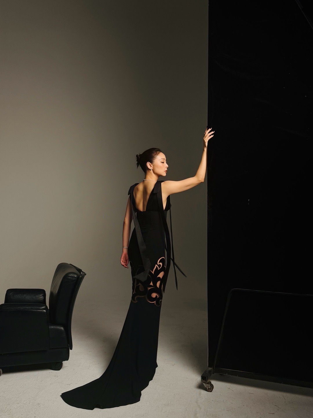 高叶越穿越大胆 从《狂飙》的大嫂到红毯的女王，高叶的“大胆”是一次华丽的进阶。她