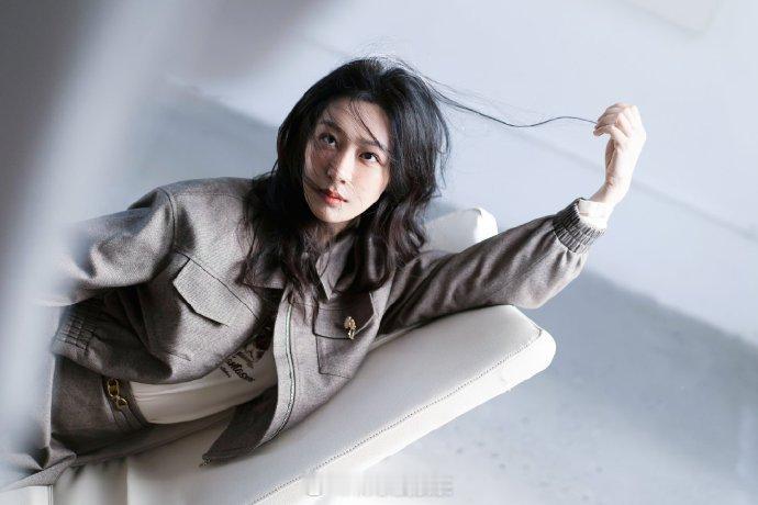 杨紫 | 杨紫佟年 少女心怀乌托邦心扔向光肆而生长