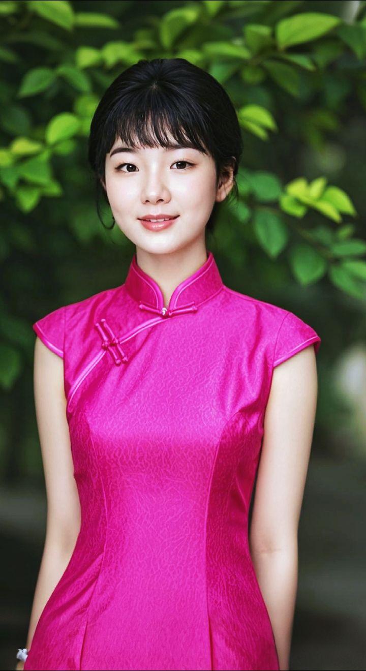 AI扩图 AI艳粉微笑