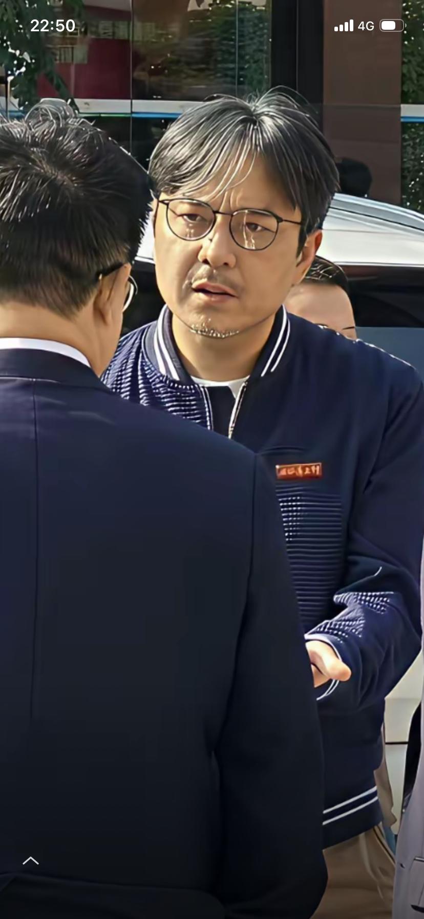 你敢相信这是曾经湖南卫视的台柱子吗？
没错，他就是汪涵
现在已经基本上不主持节目