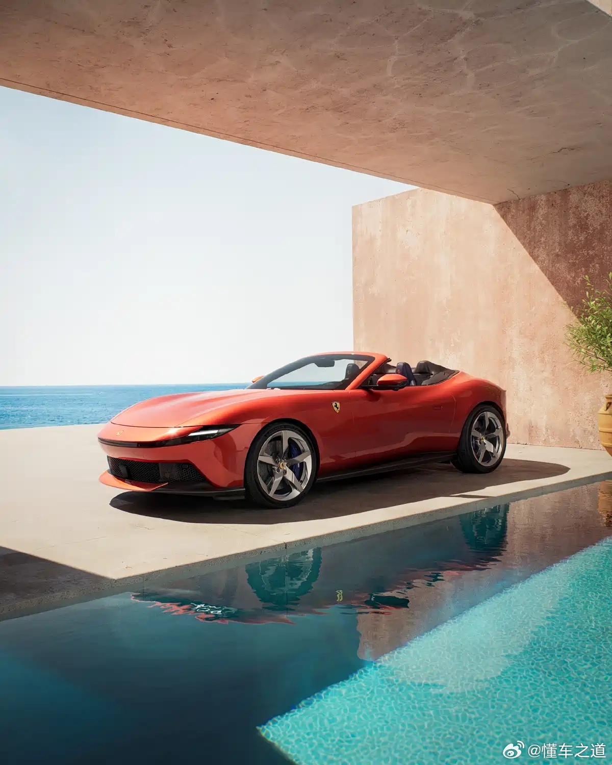 懂车之道讯3月12日，法拉利官方正式发布了AmalfiSpider车型。新车作为