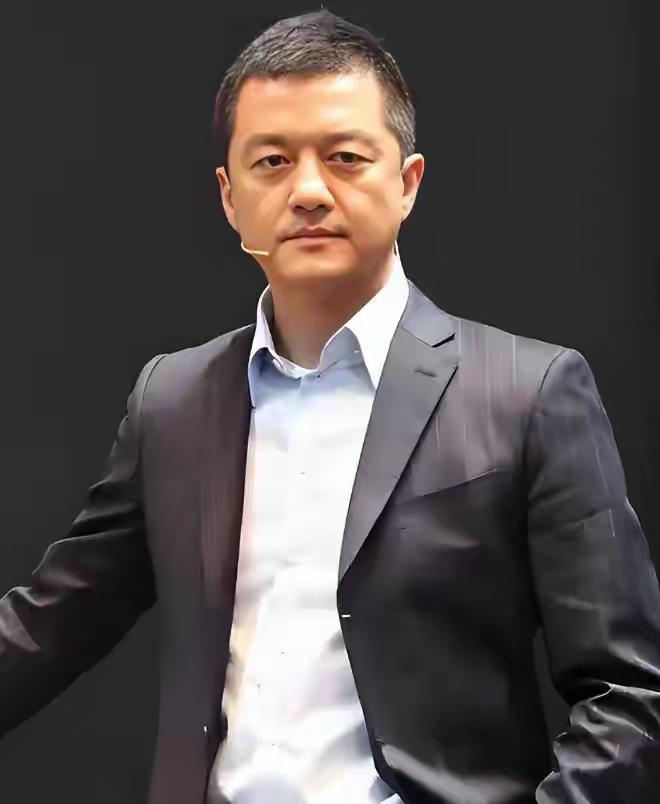刷到李亚鹏回应分手的消息，没撕没闹，反倒让人看明白了点事儿。

他和海哈金喜早散