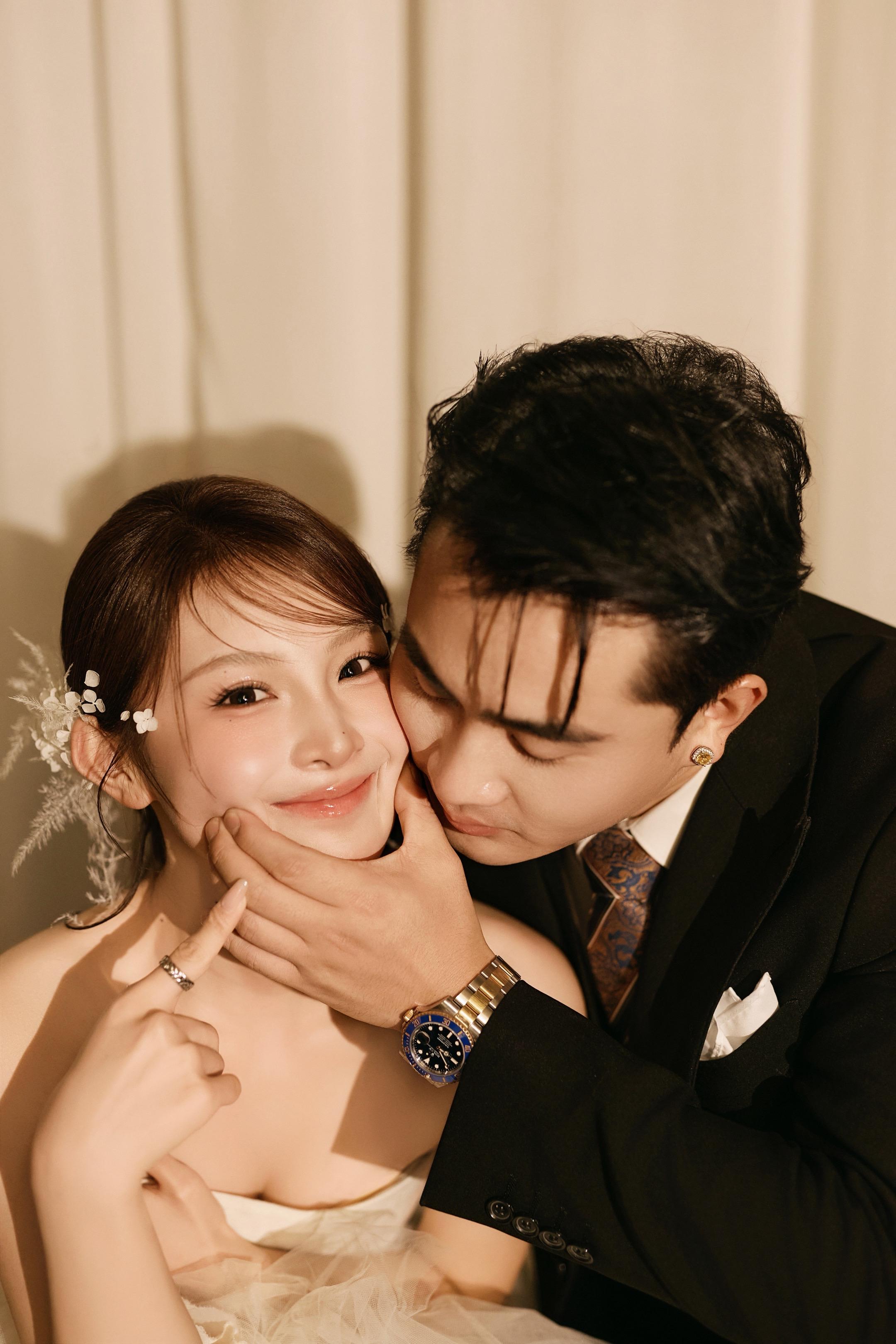 给我和我大兄弟拍张照。