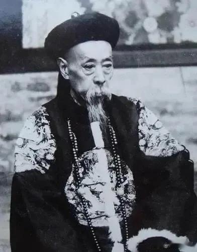 清末庆王喜爱金银细软大家都知道，这件事不用多说，而根据庆王二儿子载扶对载涛的说法