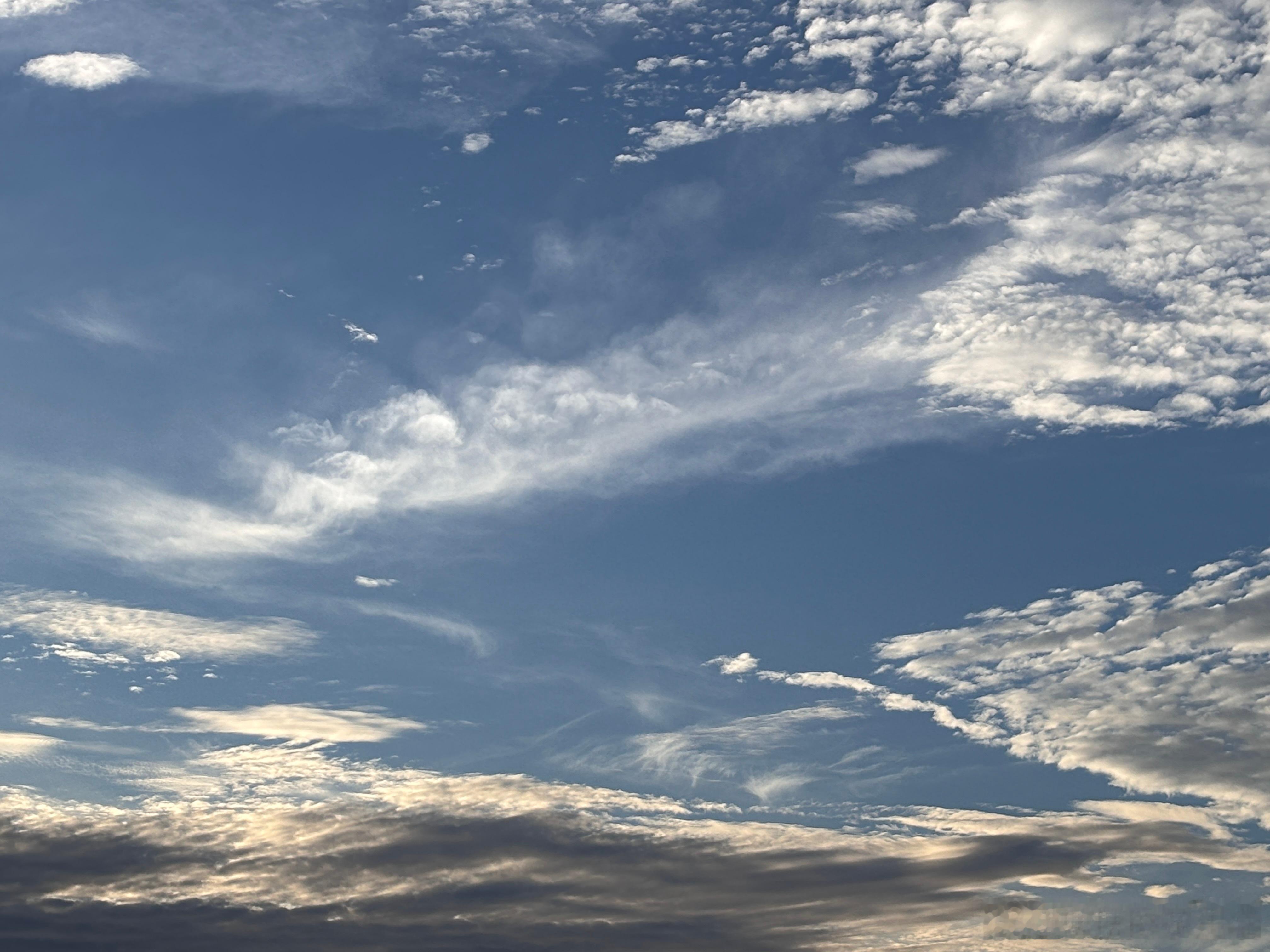 天空。 