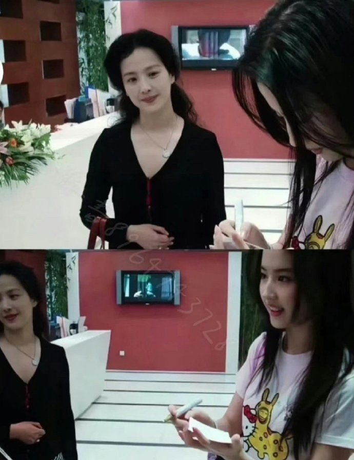 谷爱凌妈妈，刘亦菲妈妈和王诗龄妈妈看女儿的眼神 ​​​