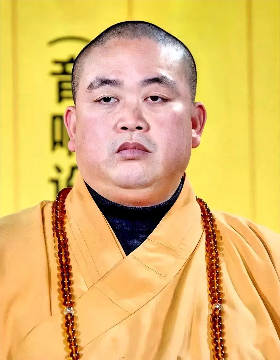 那个念了四十多年佛经的释永信，居然被曝名下有多个境外账户，存款数十亿，还有庄园豪