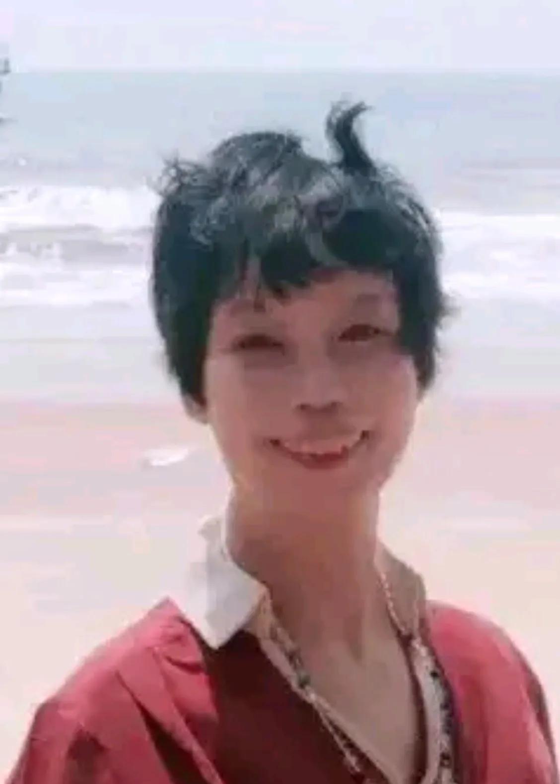 千万别去叫醒一个装睡的人。

你越是苦口婆心，他越是嫌你烦。

他抽烟伤肺，他熬