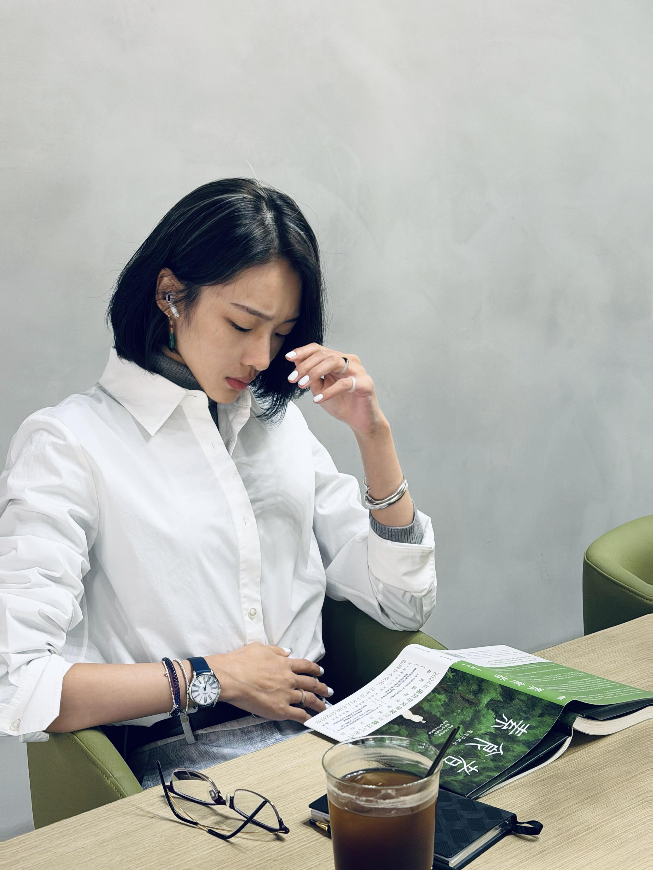 互相分享秘密是两个短择的人做过最错误的决定。