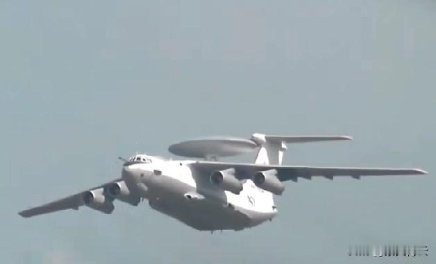 日本右翼现在疯狂挑衅中国，说白了就是怕2030年这个“大限”！中国海军3艘航母+