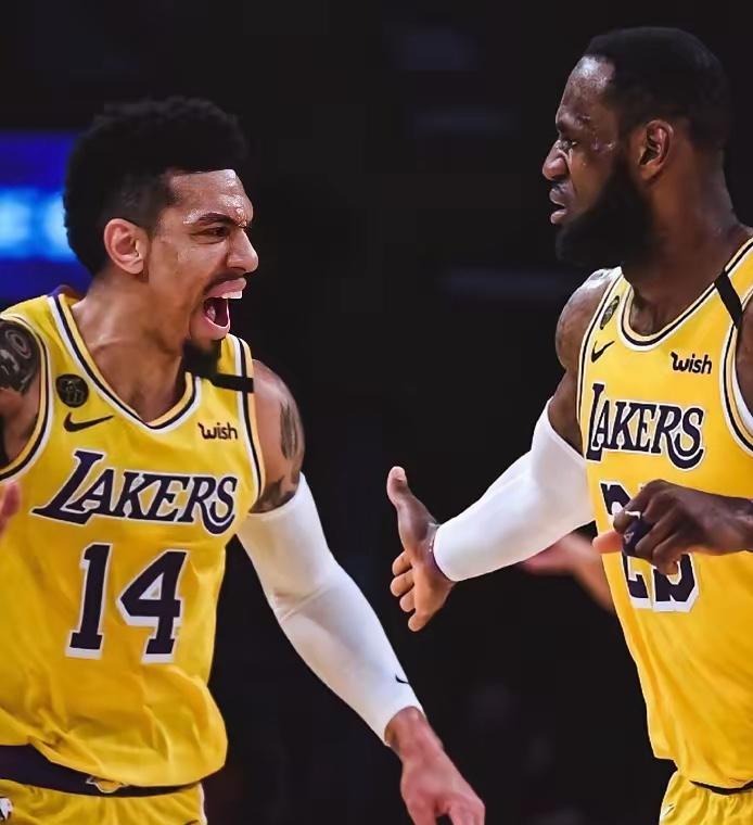 丹尼-格林杀人诛心啊

​前NBA球员丹尼-格林谈到詹姆斯加盟76人的决定，他说