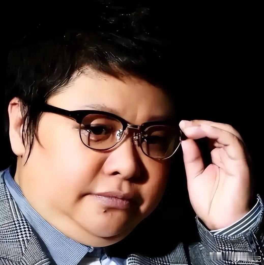 韩红如今陷入进退维谷的舆论困局，细看下来，是多重因素叠加形成的近乎无解的局面。