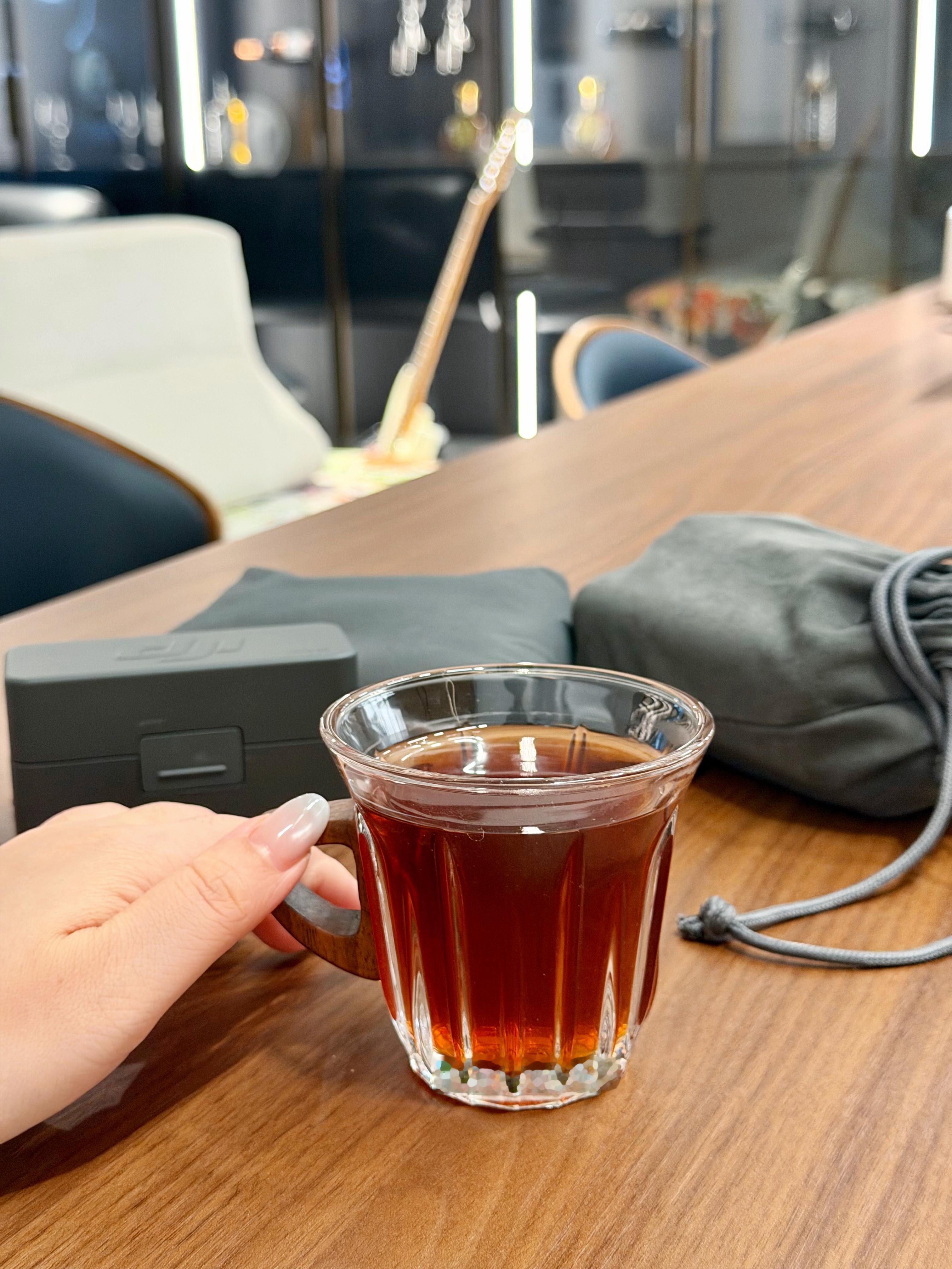 周末早起，出发拍摄前喝一杯自制咖啡☕️，闺蜜说我最近努力的像变了一个人，老天爷看