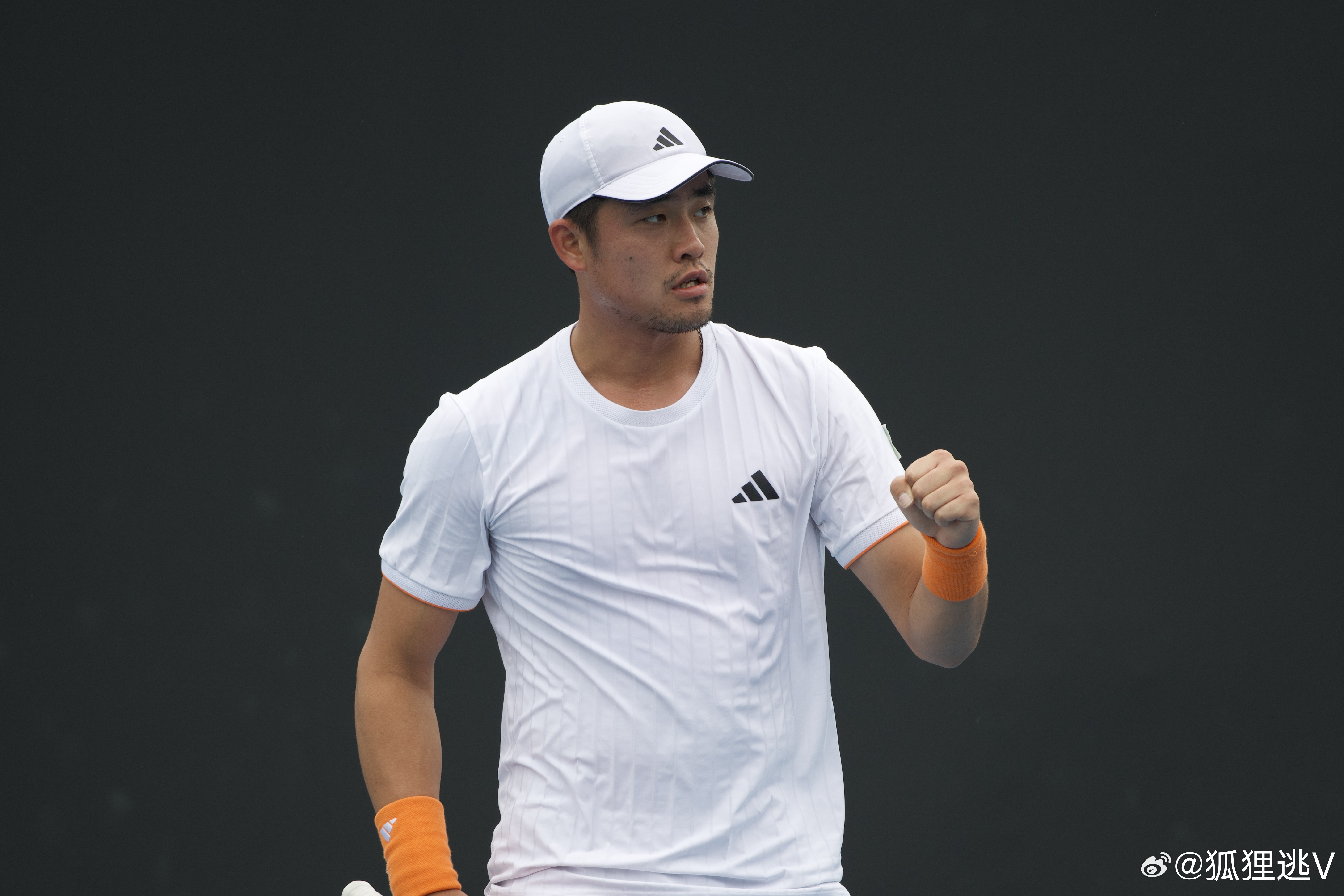 吴易昺晋级澳网男单正赛健康的、哪怕是带点小伤的阿昺在资格赛也是无敌的!澳网202