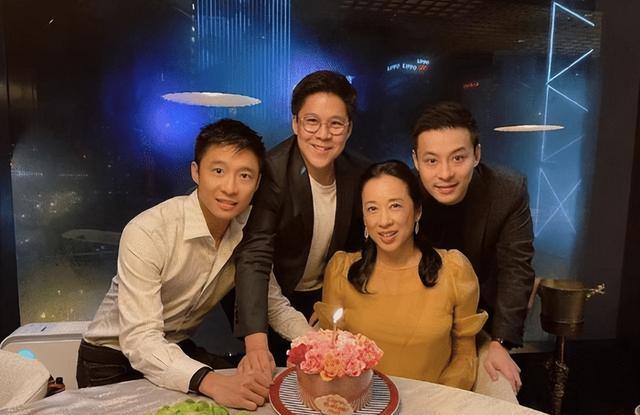 霍英东迎来诞辰100周年纪念，“霍震霆3儿子”为爷爷齐声庆贺，霍启仁罕见公开露面