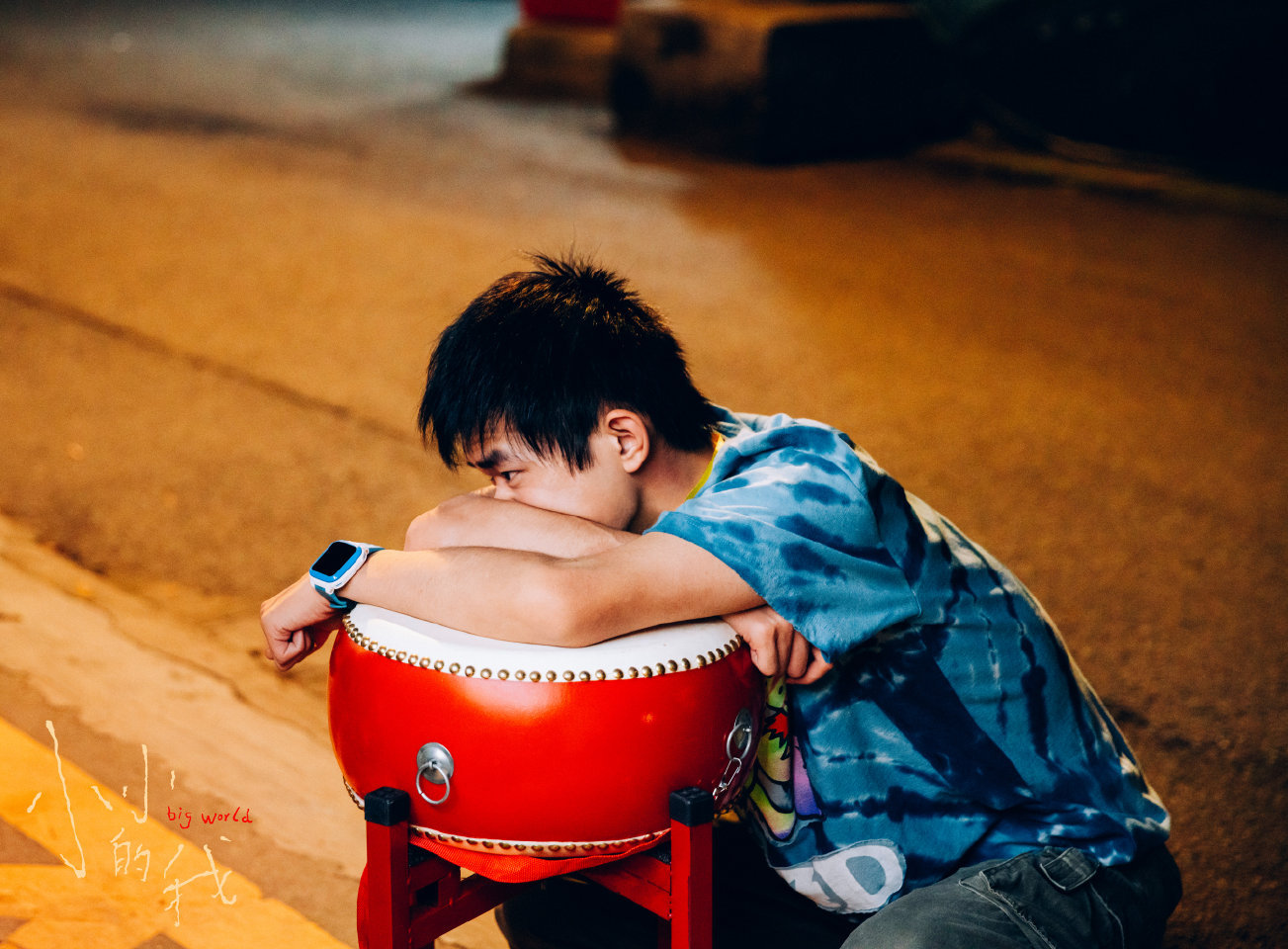 “那，就给我来个架子鼓吧！”架子鼓=架在架子上的牛皮鼓怀疑这句台词也是临时创作的