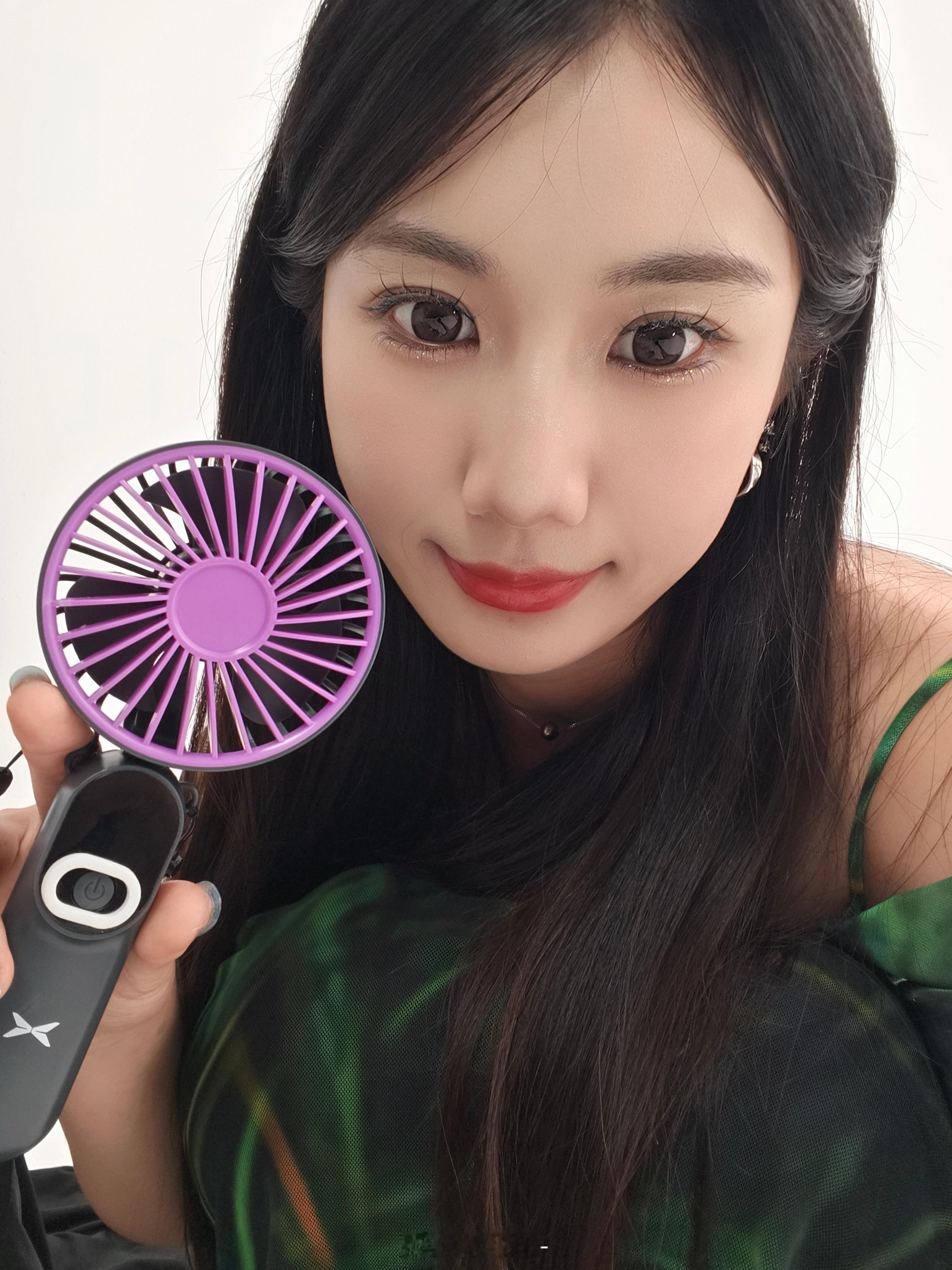 车好看[喵喵]但是暂时只能给你们看个轮廓！我与汽车的日常卷妹的唠嗑卷妹的日常 ​